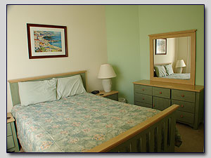 Bedroom 2 - Queen
