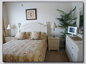 Bedroom 2 - Queen