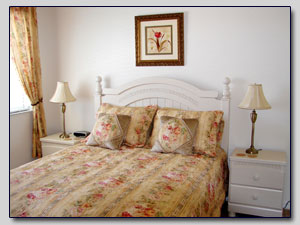 Bedroom 2 - Queen