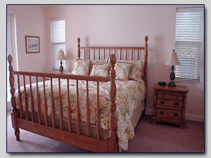Bedroom 2 - Queen
