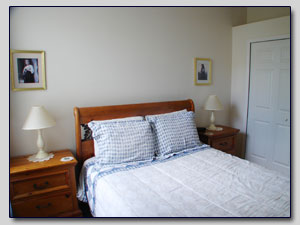 Bedroom 2 - Queen