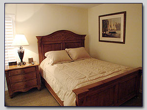 Whistlers Cove - Queen Bedroom
